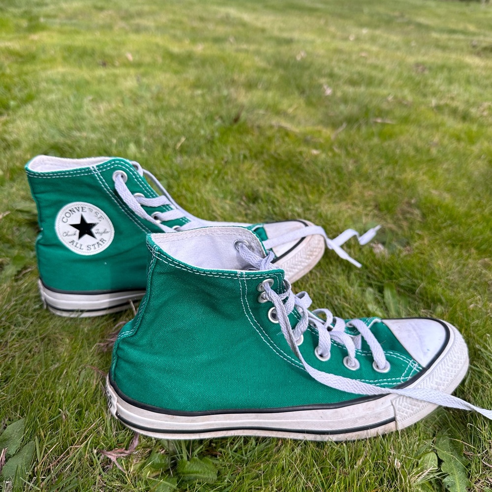 Green high top converse size 7 women’s